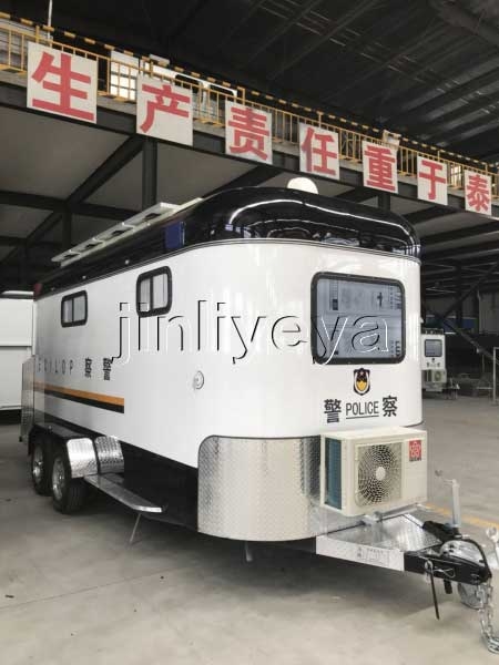 宿營(yíng)車(chē)